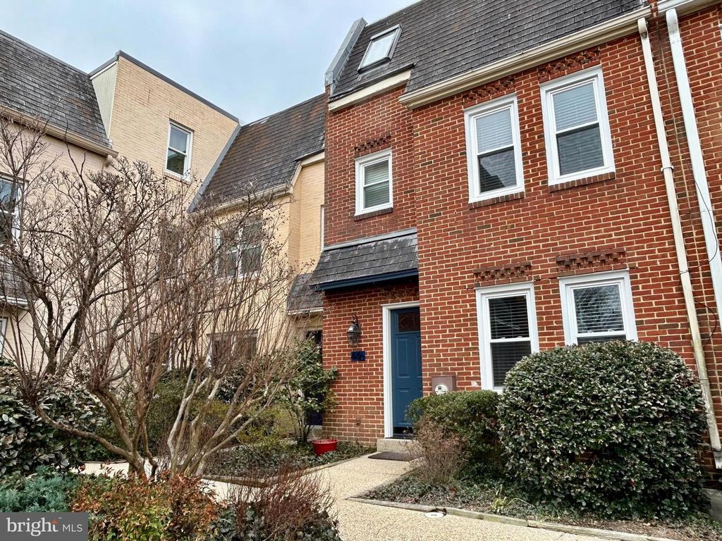 4416 LINGAN RD NW, Washington, DC 20007