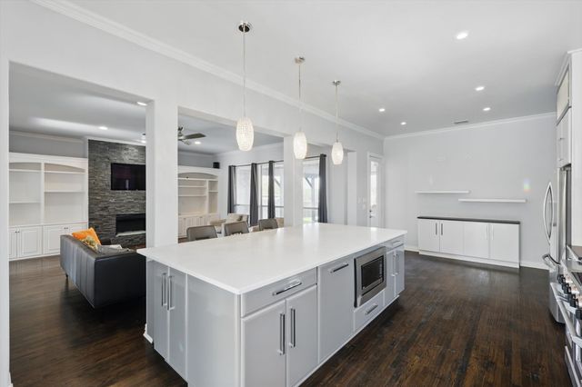 2023 Crockett Circle, Irving, TX 75038