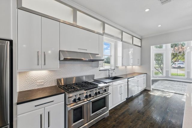 2023 Crockett Circle, Irving, TX 75038