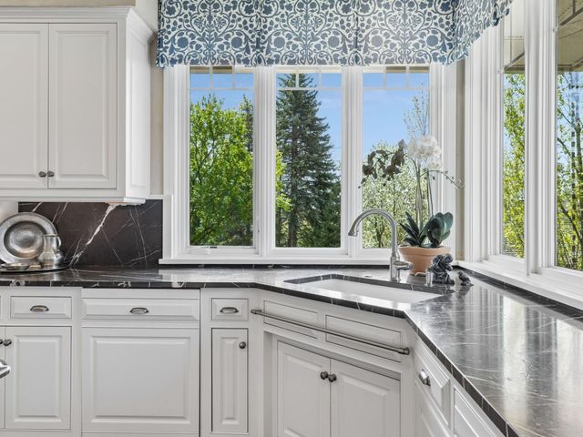 25 Bello Drive, Edina, MN 55439