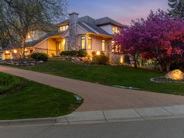 25 Bello Drive, Edina, MN 55439
