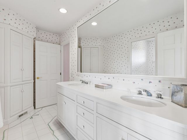 25 Bello Drive, Edina, MN 55439