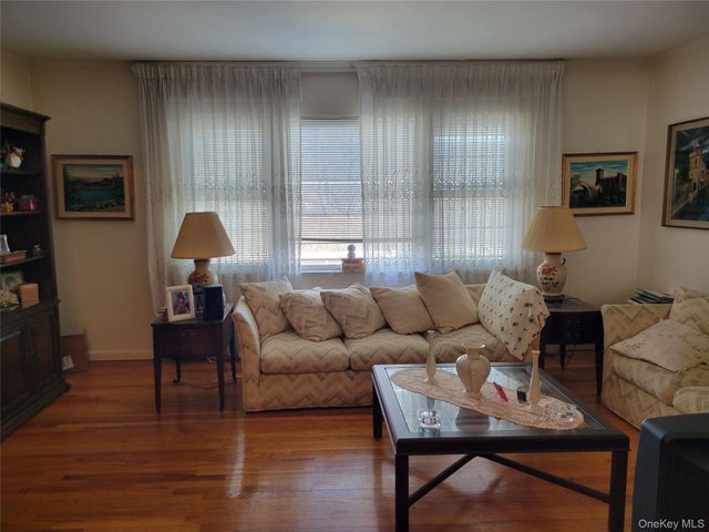 166-14 Cross Island Parkway, Whitestone, NY 11357