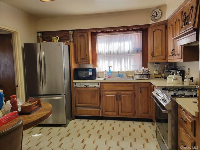 166-14 Cross Island Parkway, Whitestone, NY 11357