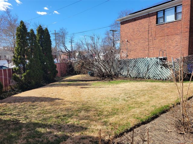 166-14 Cross Island Parkway, Whitestone, NY 11357