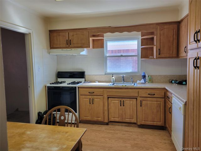 166-14 Cross Island Parkway, Whitestone, NY 11357