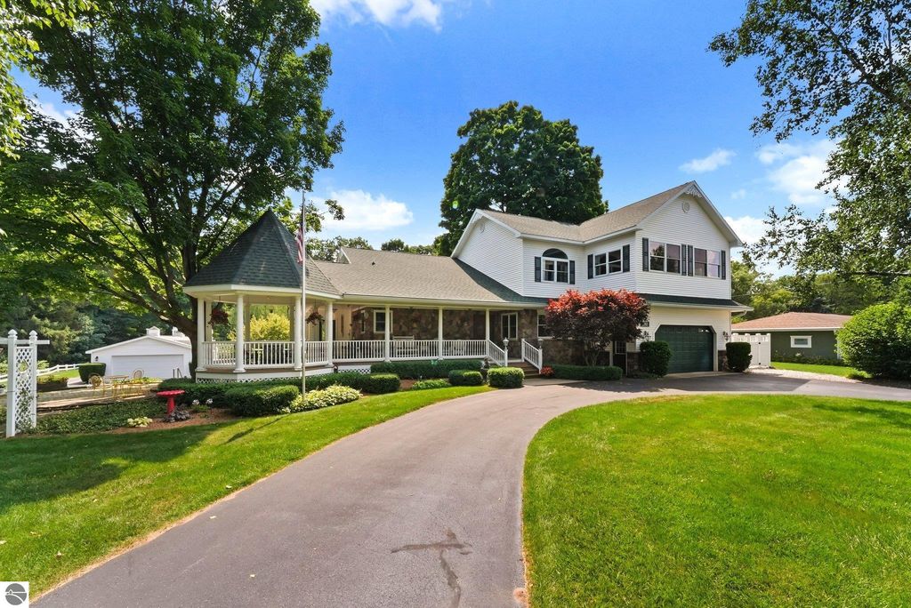 Image 4 of property listing at 5161 Silver Pines Road, Traverse City, MI 49685