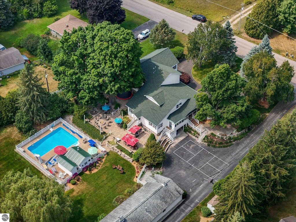 Image 8 of property listing at 5161 Silver Pines Road, Traverse City, MI 49685