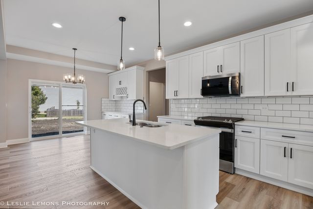 902 HAYDEN Drive, Yorkville, IL 60560