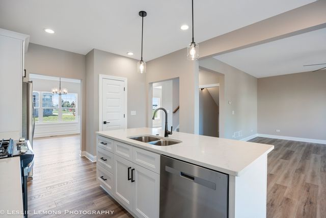 902 HAYDEN Drive, Yorkville, IL 60560