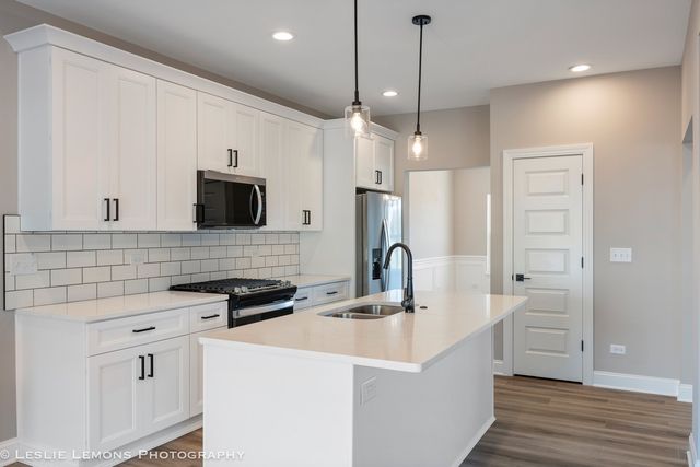 902 HAYDEN Drive, Yorkville, IL 60560