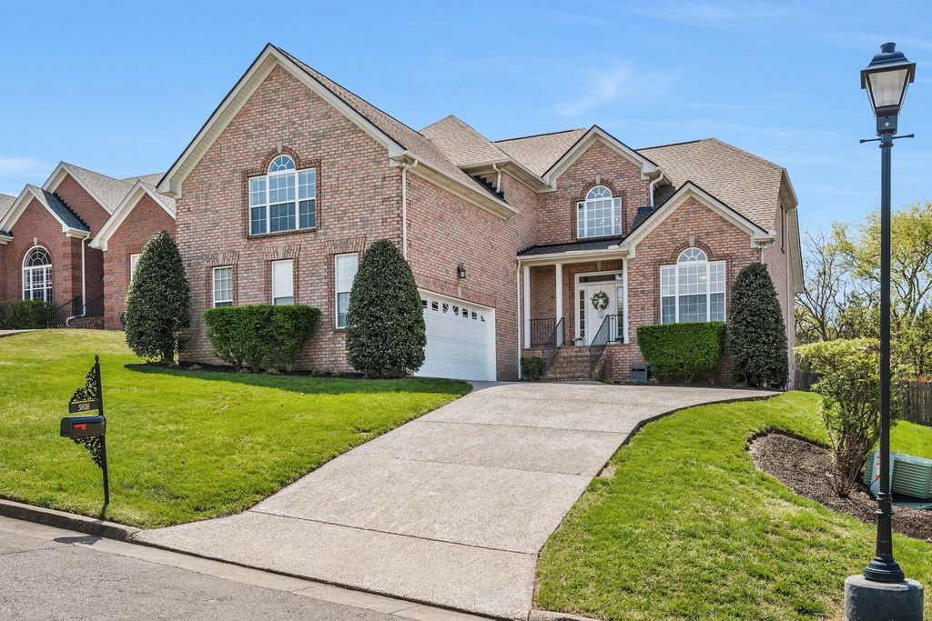 5616 Cedar Rock Dr, Nashville, TN 37211