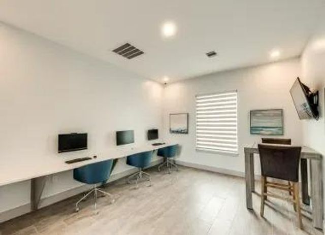 901 Fm 517 RD W 424, Dickinson, TX 77539