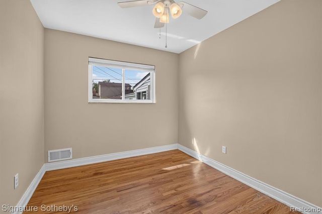 24715 Powers Avenue, Dearborn Heights, MI 48125