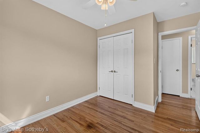 24715 Powers Avenue, Dearborn Heights, MI 48125