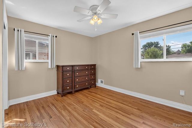 24715 Powers Avenue, Dearborn Heights, MI 48125