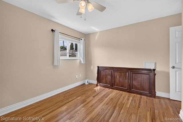 24715 Powers Avenue, Dearborn Heights, MI 48125