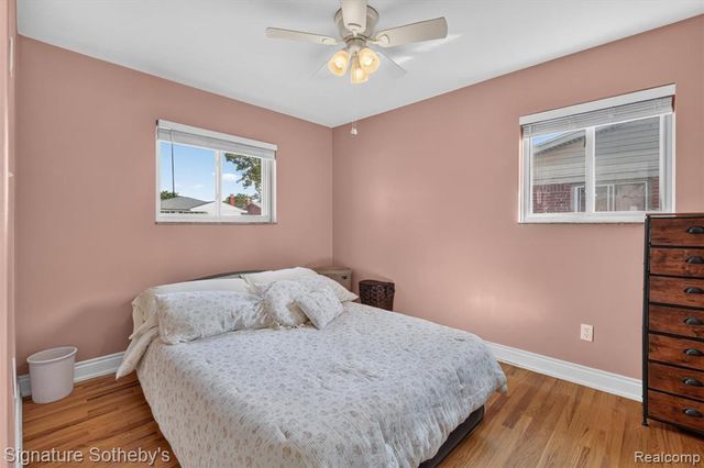 24715 Powers Avenue, Dearborn Heights, MI 48125
