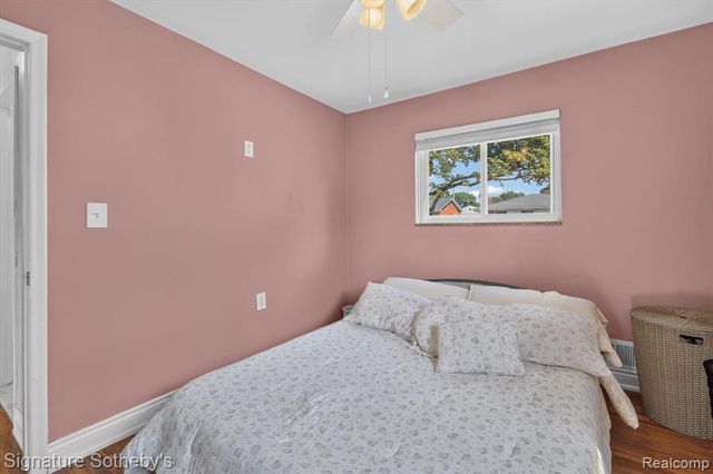 24715 Powers Avenue, Dearborn Heights, MI 48125
