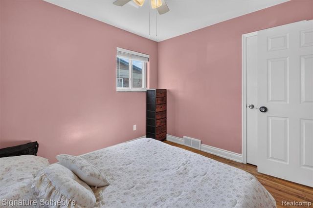 24715 Powers Avenue, Dearborn Heights, MI 48125