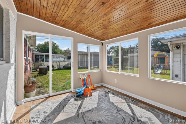 24715 Powers Avenue, Dearborn Heights, MI 48125