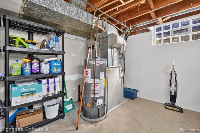 24715 Powers Avenue, Dearborn Heights, MI 48125