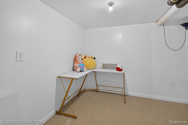 24715 Powers Avenue, Dearborn Heights, MI 48125