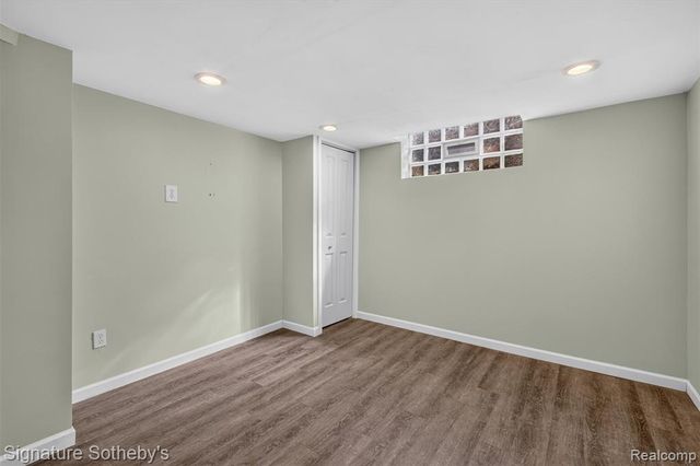 24715 Powers Avenue, Dearborn Heights, MI 48125