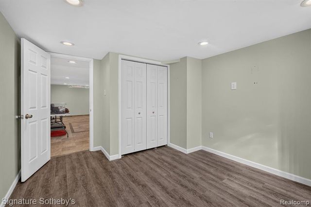 24715 Powers Avenue, Dearborn Heights, MI 48125