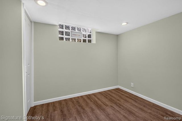 24715 Powers Avenue, Dearborn Heights, MI 48125