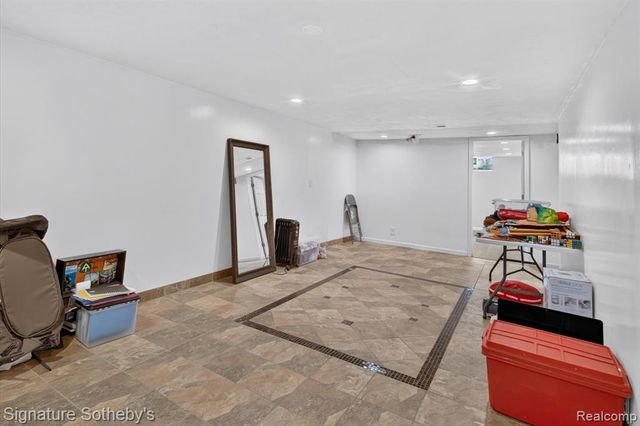 24715 Powers Avenue, Dearborn Heights, MI 48125