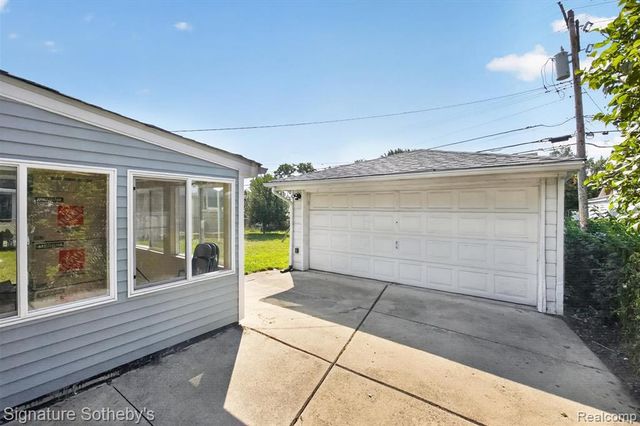 24715 Powers Avenue, Dearborn Heights, MI 48125