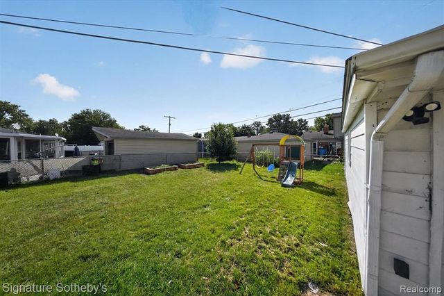 24715 Powers Avenue, Dearborn Heights, MI 48125