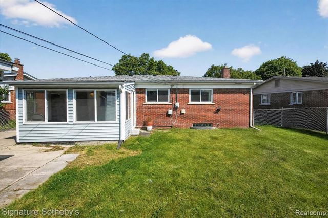 24715 Powers Avenue, Dearborn Heights, MI 48125
