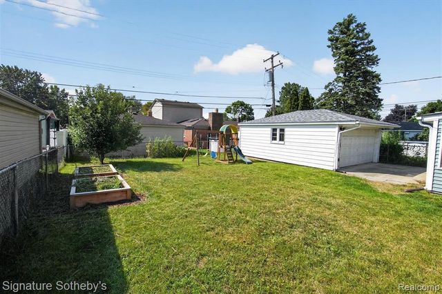 24715 Powers Avenue, Dearborn Heights, MI 48125