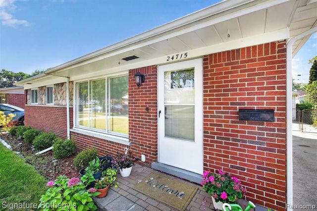 24715 Powers Avenue, Dearborn Heights, MI 48125