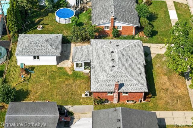 24715 Powers Avenue, Dearborn Heights, MI 48125