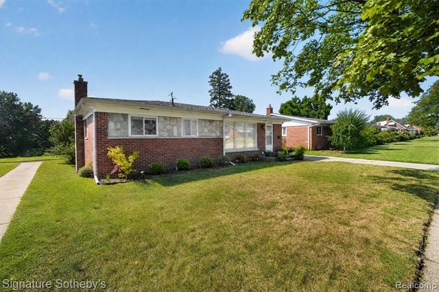 24715 Powers Avenue, Dearborn Heights, MI 48125