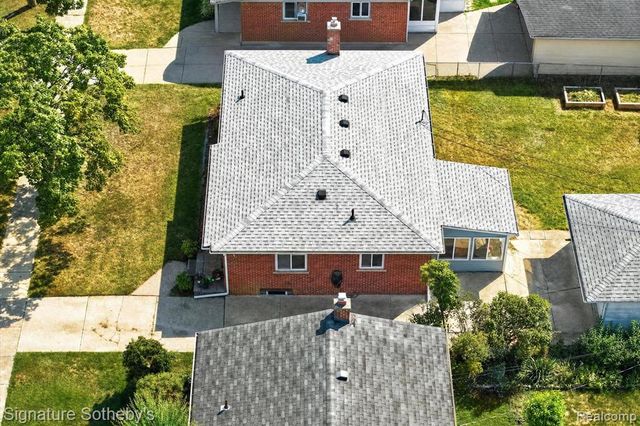 24715 Powers Avenue, Dearborn Heights, MI 48125