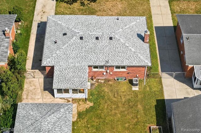 24715 Powers Avenue, Dearborn Heights, MI 48125