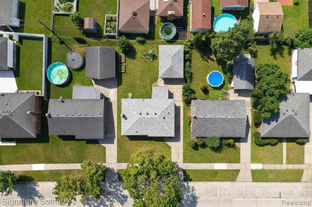 24715 Powers Avenue, Dearborn Heights, MI 48125