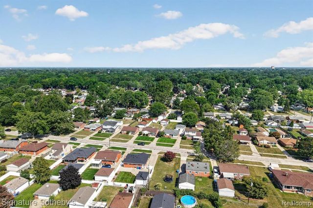 24715 Powers Avenue, Dearborn Heights, MI 48125