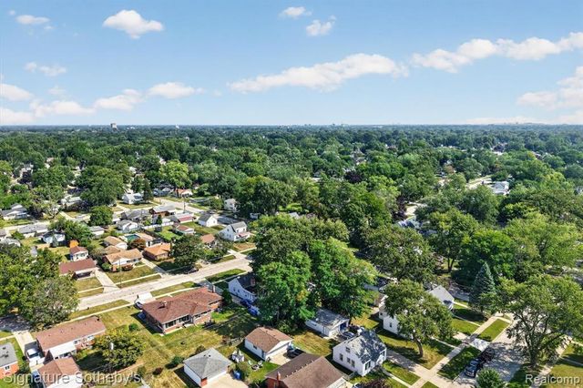 24715 Powers Avenue, Dearborn Heights, MI 48125