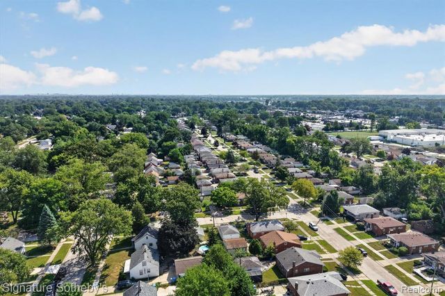 24715 Powers Avenue, Dearborn Heights, MI 48125