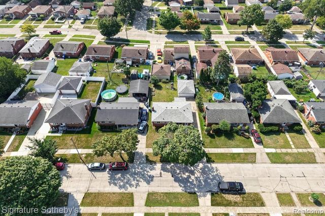24715 Powers Avenue, Dearborn Heights, MI 48125