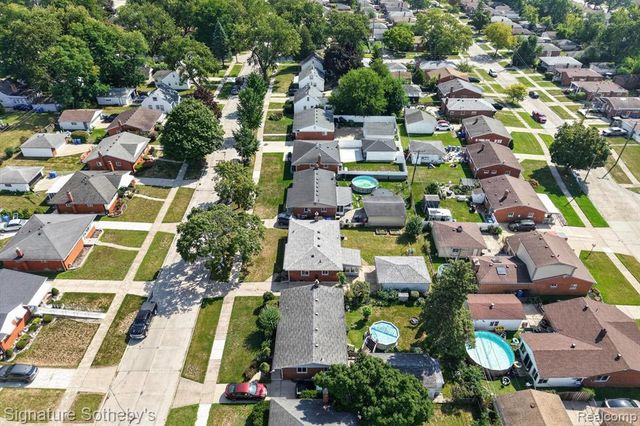 24715 Powers Avenue, Dearborn Heights, MI 48125
