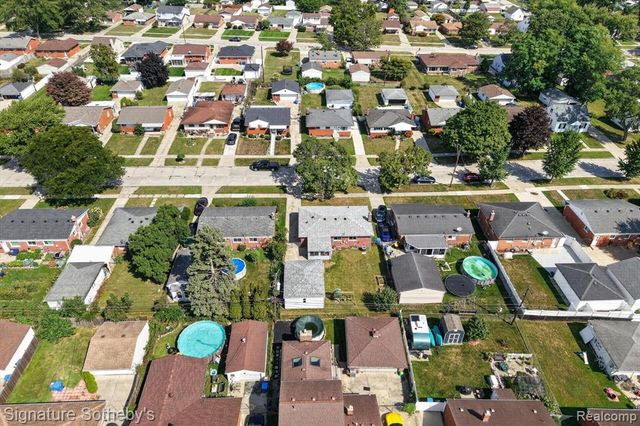24715 Powers Avenue, Dearborn Heights, MI 48125