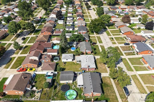 24715 Powers Avenue, Dearborn Heights, MI 48125