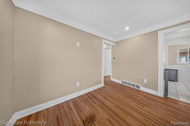 24715 Powers Avenue, Dearborn Heights, MI 48125