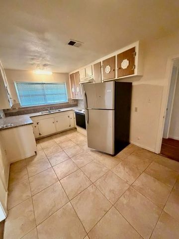 2634 Dragonwick Drive, Houston, TX 77045